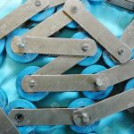 Цепь ступеней эскалатора, KONE, 13KV-C, шаг - 133,33 мм, палец - 77x12,8/12,5 мм, пластины - 35x4/35x4 мм, ролик - 75x23,5 мм, 105 kN (комплект на 10 ступеней)